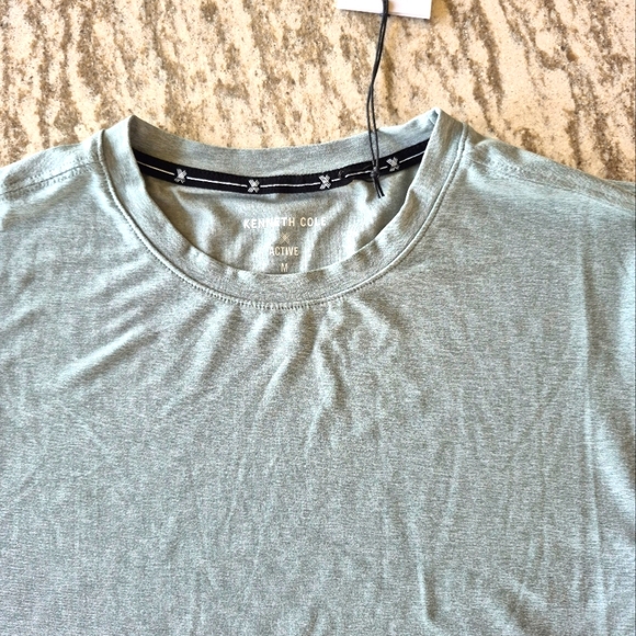 Kenneth Cole Men's TECH Short Sleeve T-Shirt Size Medium NEW - Picture 1 of 2